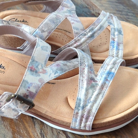 🆕🌿CLARKS ULTIMATE COMFORT SANDALS🌿 - Picture 8 of 13